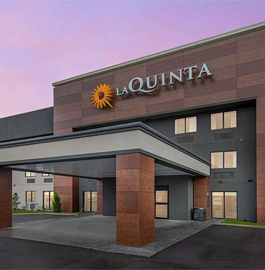 La Quinta Inn & Suites by Wyndham Nashville Airport